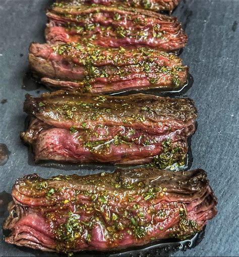 Entraña a la plancha recién hecha, cortada en tiras