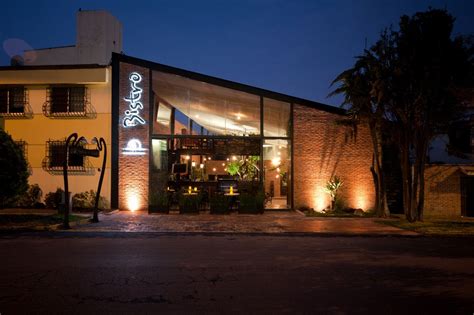 Fotografía del exterior y fachada del restaurante De Lechón a Salmón