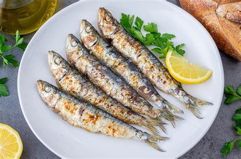 Sándwich de sardinas asadas con aceite de oliva y pan integral
