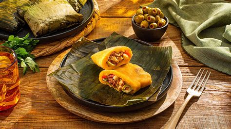 Hallacas venezolanas con guiso de berenjena y otros vegetales