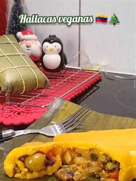 Cesta de vegetales frescos para hallacas vegetarianas: berenjena, pimentón, ají dulce, cebolla, ajo, zanahoria, calabacín