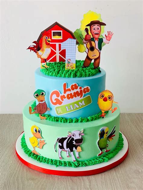 Foto de una torta de La Granja de Zenón con varios personajes