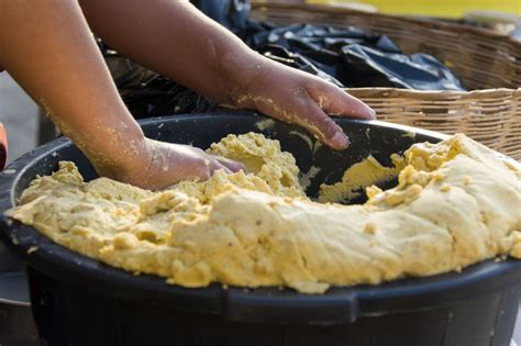 Proceso de amasado de la masa de maíz