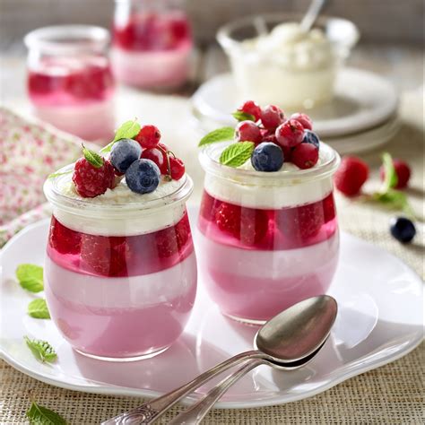 Ingredientes para gelatina de yogur y frutos rojos