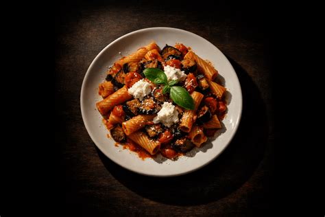 fotografía de un plato de pasta en porción moderada