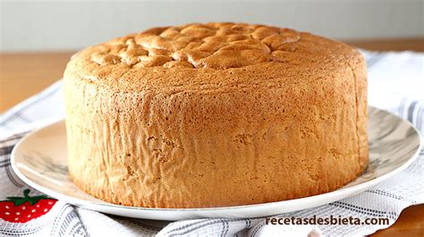 Esquema de las capas de un bizcocho: bizcocho, relleno, bizcocho, cobertura, fondant