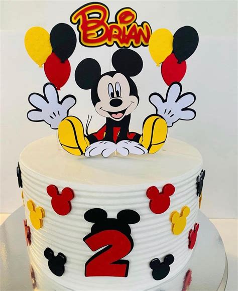 Boceto o diseño de una tarta con temática de Mickey Mouse