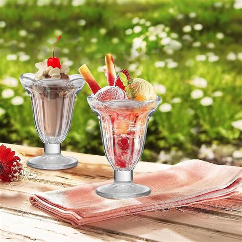 colección de copas de helado y tarrinas de diseño