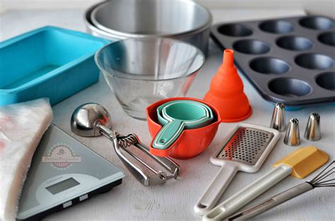 Esquema de ingredientes básicos y utensilios necesarios para la elaboración de masa moldeable casera