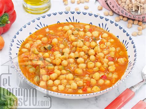 Esquema de ingredientes: garbanzos hidratados, especias frescas y la mezcla cremosa de yogur y queso