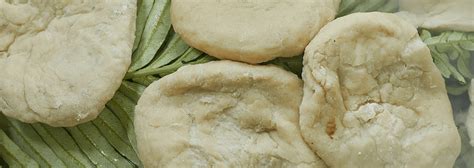 Esquema de los ingredientes básicos para el chapalele: papas, harina, manteca y chicharrones.