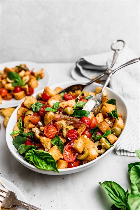 Ensalada templada de calamar con cebolla y crutones