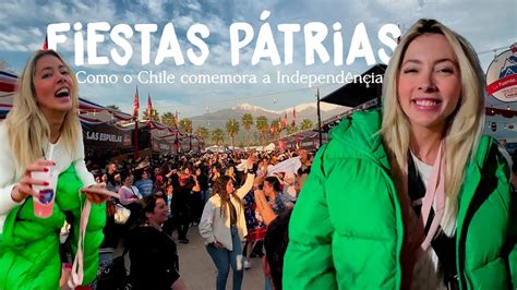 Fonda chilena típica con gente bailando y comiendo