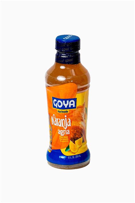 botella de naranja agria goya y especias cubanas