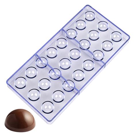 Ilustración de diferentes tipos de moldes para chocolate (aluminio, silicona, policarbonato)