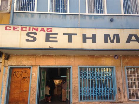 Fotografía histórica del local de Cecinas Sethmacher en el Barrio Puerto de Valparaíso