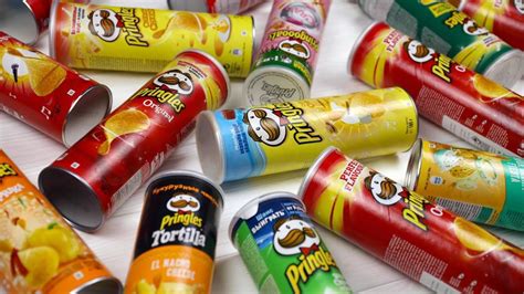 Envases de papas fritas artesanales de diferentes marcas españolas