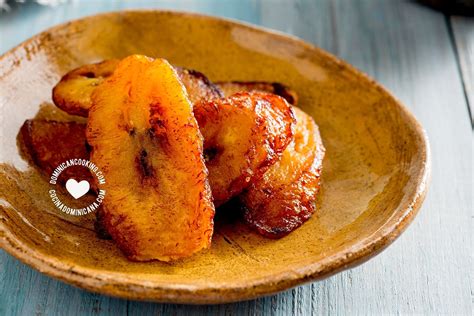 Plátano frito en un plato