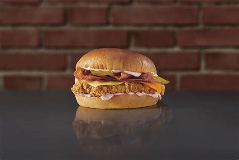 Pink Burger de Foster's Hollywood con salsa mayo-pink