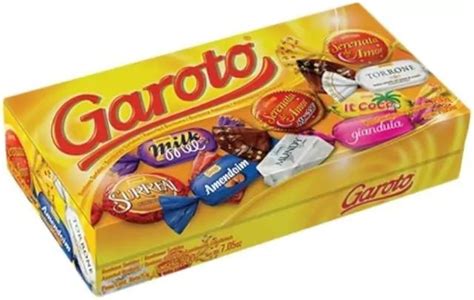 Diseño colorido y alegre de la caja de chocolates Garoto, reflejando el estilo vibrante de Brasil.