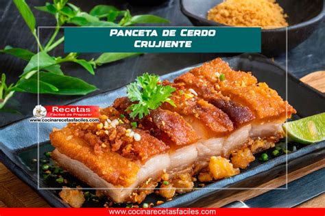 Panceta asada con la piel dorada y crujiente
