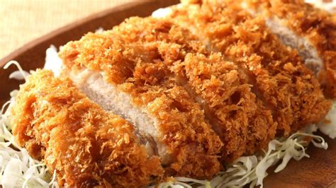 Esquema visual del proceso de empanizado: harina de arroz y cerveza, seguido del panko