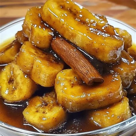 Varias presentaciones del dulce de plátano con acompañamientos