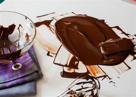 Esquema de los pasos para atemperar chocolate negro, con leche y blanco