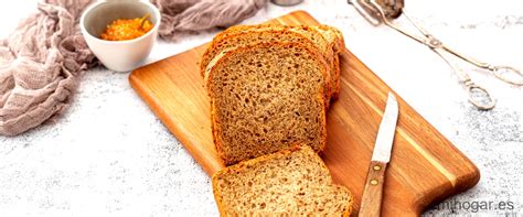Esquema de ingredientes saludables para pan bajo en carbohidratos: harina de coco, almendras, huevos y alternativas naturales
