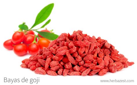 Fotografía de ingredientes para la mascarilla de Goji para piel grasa: bayas de Goji, fresas, yogur y avena