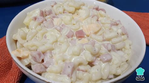Plato de coditos con jamón y queso