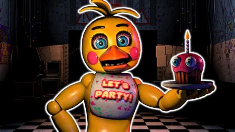 Infografía comparativa entre Chica original, Toy Chica y Funtime Chica resaltando las diferencias de diseño