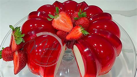 Flotatina de yogur y crema recién hecha con un corte visible