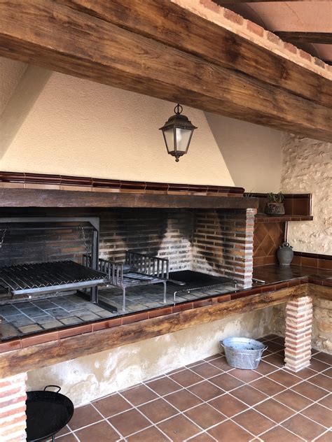 Diseño de chimenea de barbacoa de obra para óptima extracción de humos