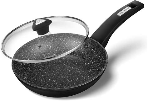 Utensilios de cocina recomendados: sartén antiadherente y pincel de silicona
