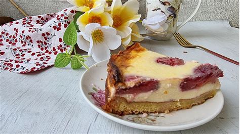 Kuchen con base de harina y relleno de yogur listo para hornear