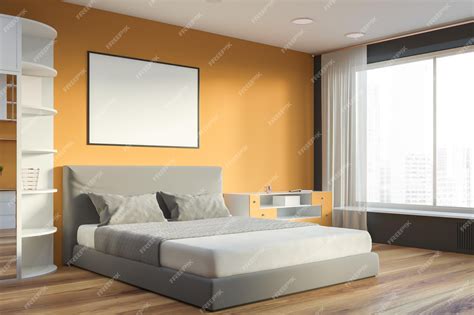 dormitorio principal contemporáneo con paredes amarillas y suelo marrón