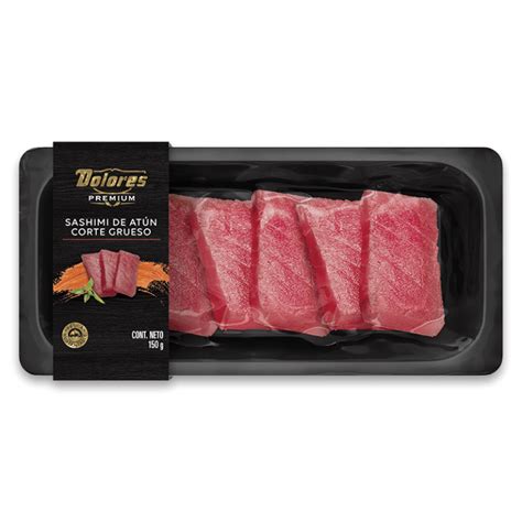 Filete de atún siendo cortado en láminas delgadas