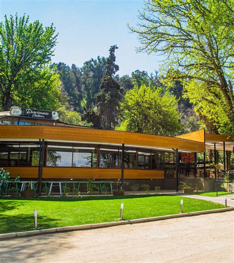 Terraza exterior del restaurante Divertimento Chileno