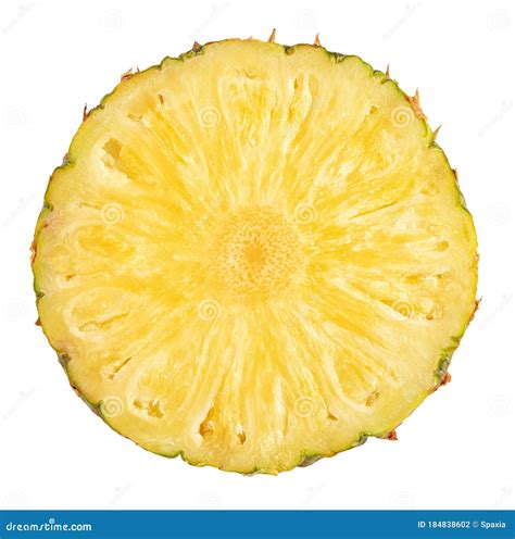 Imagen de una rodaja de piña fresca con gotas de agua.