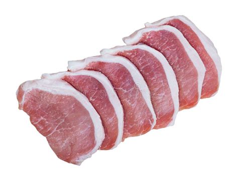 Primer plano de un lomo de cerdo crudo listo para ser cubierto con sal marina.