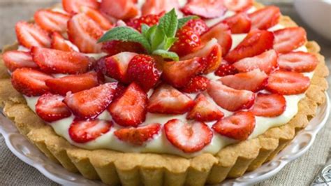 Tarta de crema pastelera con frutillas frescas