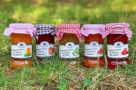 Selección de mermeladas artesanales con combinaciones de sabores inusuales