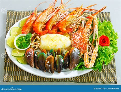 Plato de mariscos variados frescos