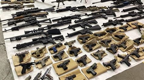 fotografía de las armas incautadas