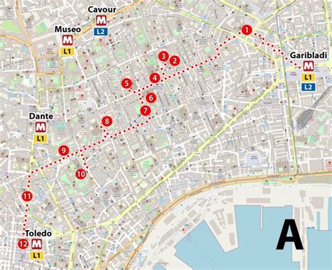Mapa antiguo de Nápoles destacando la zona histórica donde surgieron las primeras pizzerías.