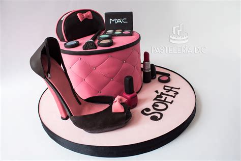 Torta personalizada con diseño temático para mujer