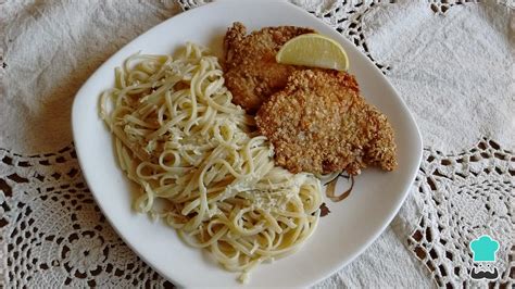 Plato de Tallarines a la Huancaína con Milanesa de pollo empanizada