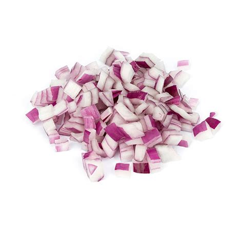 Esquema de corte profesional: salmón en cubos de 1cm junto a cebolla roja picada finamente