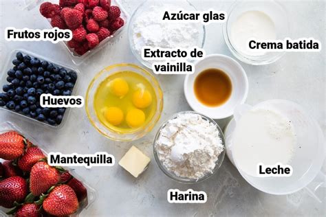 Ingredientes para la masa de poffertjes dispuestos en la mesa